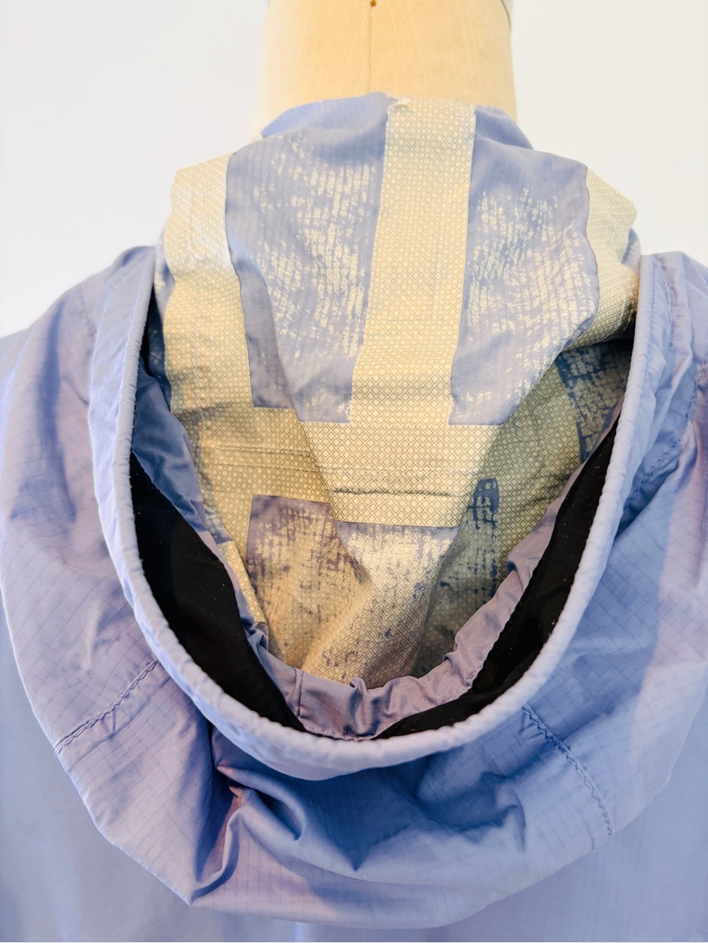 Marmot Women’s Hooded Windbreaker Jacket - Picture 5 of 10